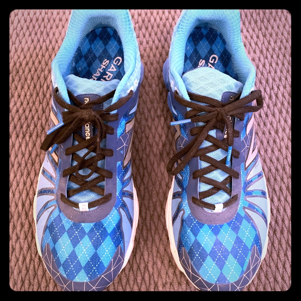 Gently used men’s new balance sneakers size 13